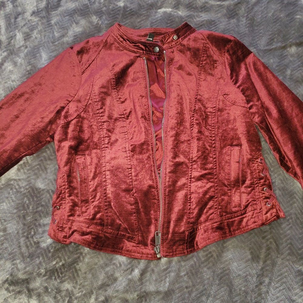 TORRID size 00 (10) Crushed Velvet Jacket